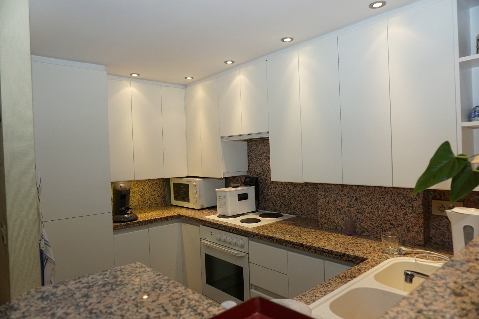 RUIM APPARTEMENT MET ZONNIGE TERRASSEN OP TOPLIGGING 