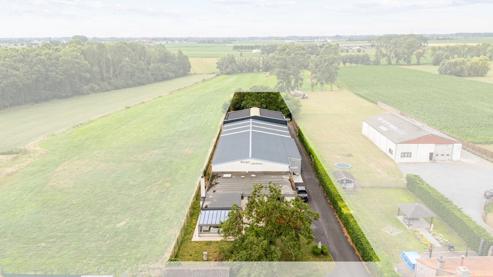 Veelzijdige bedrijfssite (4.082 m²) met 850 m² magazijn 