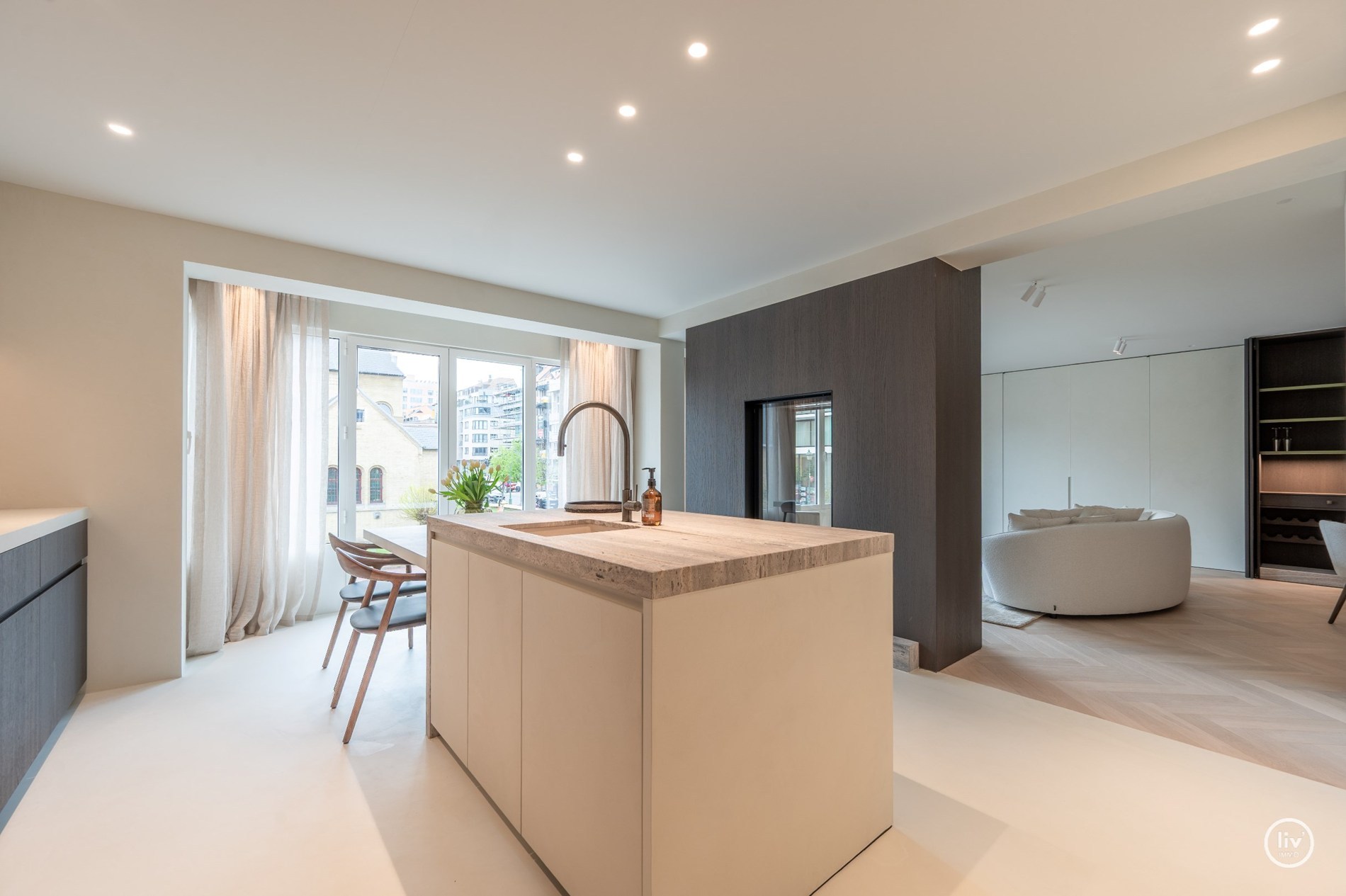 Magnifiek gerenoveerd appartement van 150 m² met open zicht op de Heilighartl kerk – Dumortierlaan, Knokke 