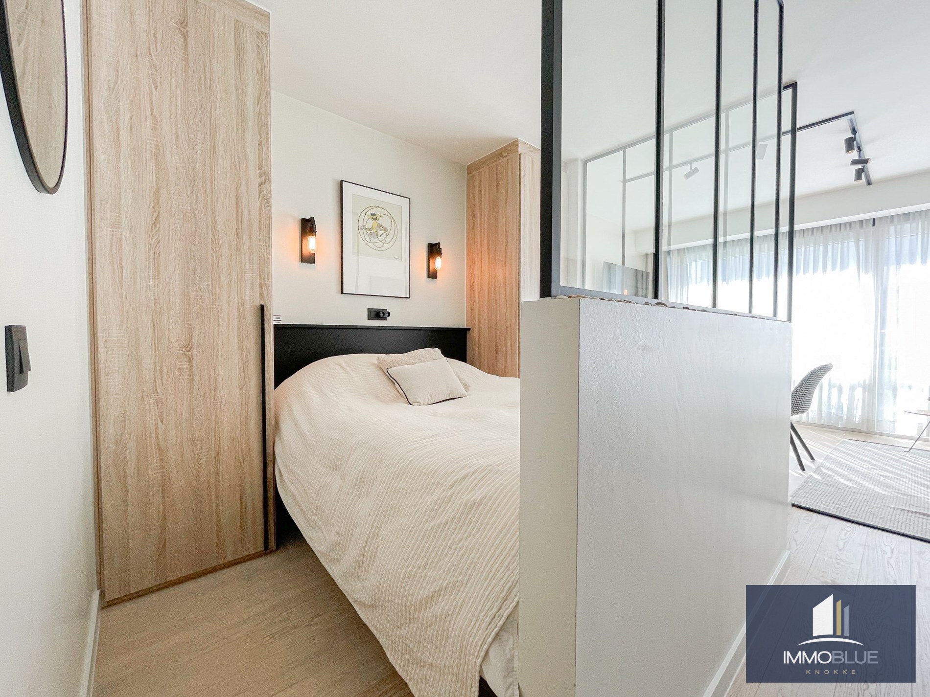 Recent tijdloos gerenoveerd appartement gelegen op de Kustlaan. 