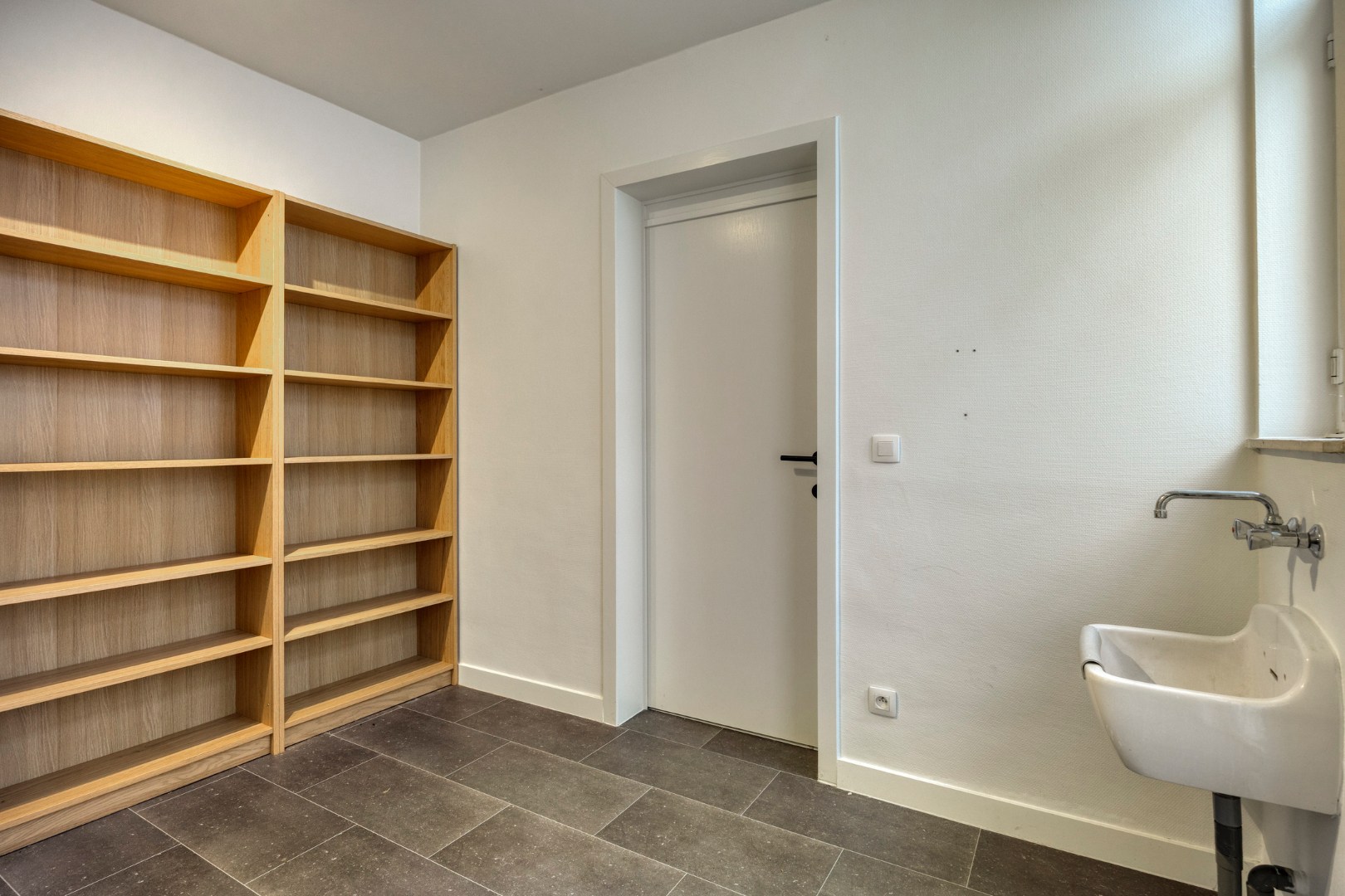 Handelspand met commerciële ligging nabij het centrum van Leopoldsburg 