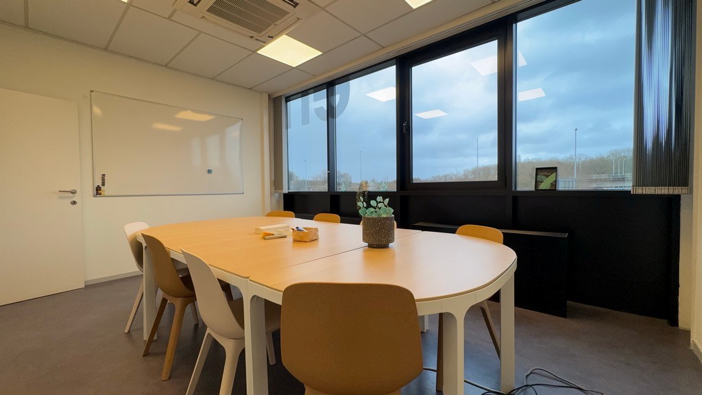 Strategisch gelegen kantoren te huur vlakbij klaverblad in Gent