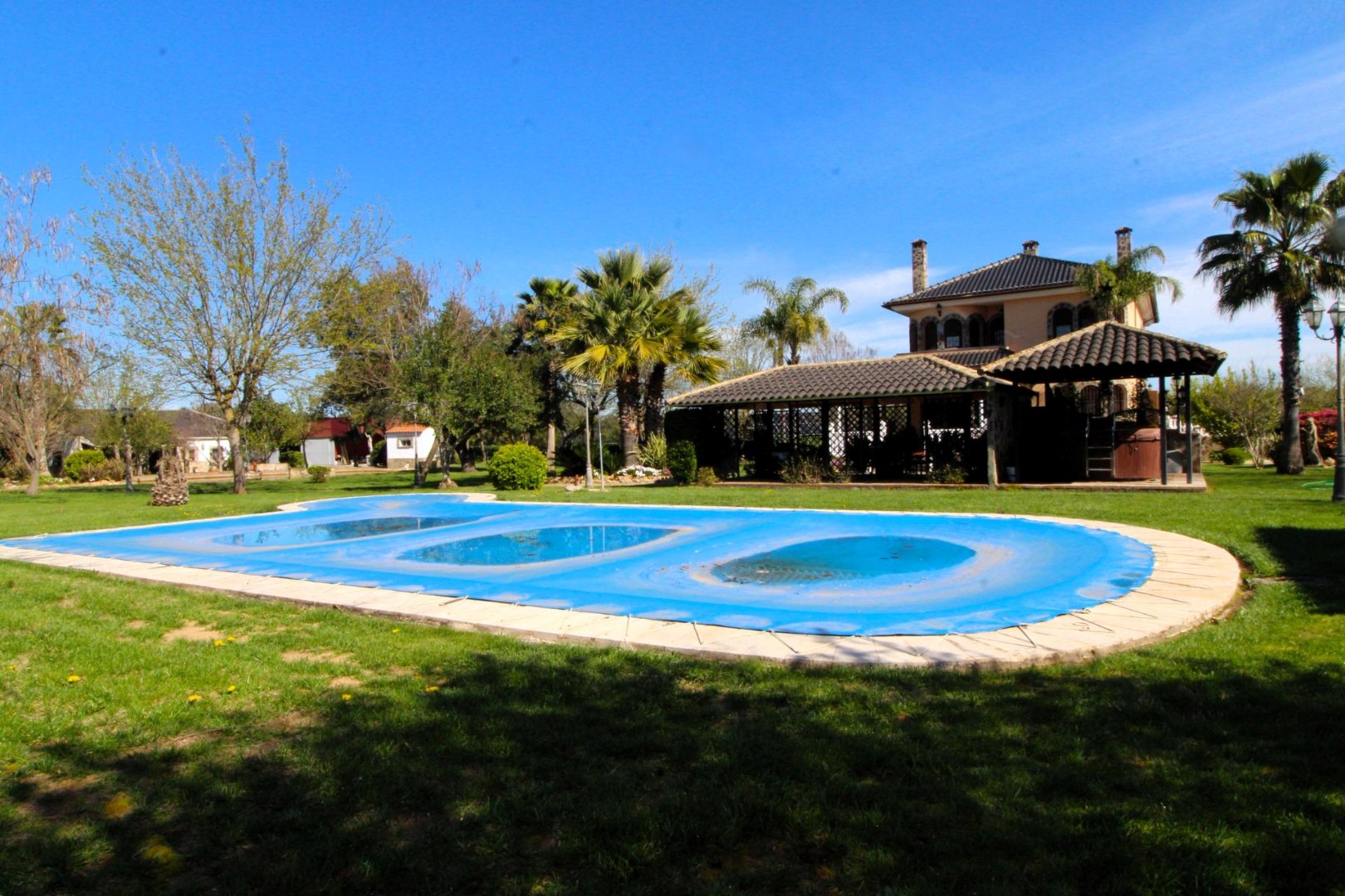 Villa te koop in Badajoz