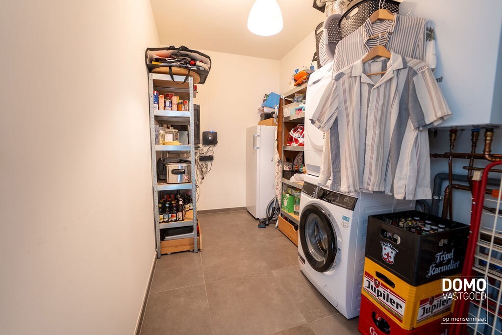 RUIM GELIJKVLOERS APPARTEMENT MET 2 SLAAPKAMERS, TERRAS EN PARKEERGELEGENHEID TE HASSELT (SINT-LAMBRECHTS-HERK) 