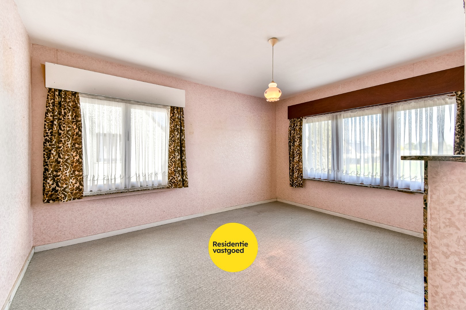 Te renoveren halfopen bebouwing met tuin en groot potentieel 