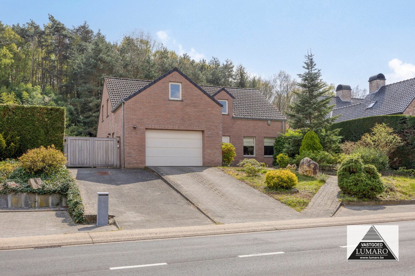 Vrijstaand landhuis op 2.942m². Instapklaar. Energielabel B. 