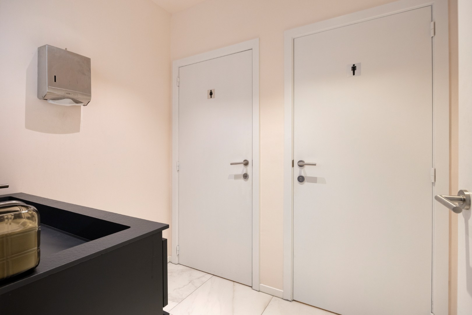 Zeer goed gelegen handelspand van Ca. 880m2 te huur! 