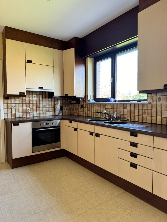 Alleenstaande woning met 4 slaapkamers en garage te Westende 