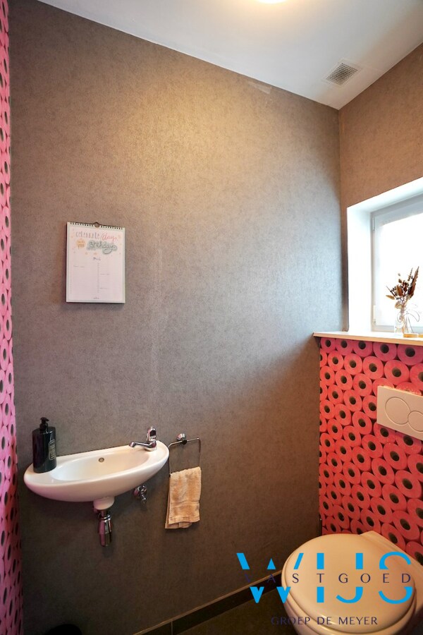 INSTAPKLAAR woonhuis met ZUIDgerichte tuin te Boekhoute ! 