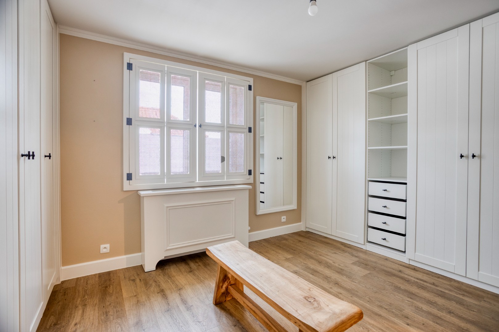 dressing met inbouwkasten / slaapkamer 2