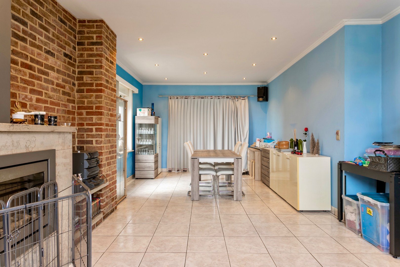 Ruime, te renoveren woning met 3 slpk en garage 