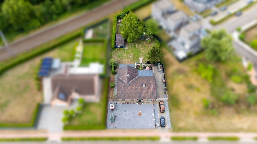 RUIME GELIJKVLOERSE WONING MET 3 SLAAPKAMERS, GARAGE EN RUIME TUIN TE HASSELT (KERMT) 