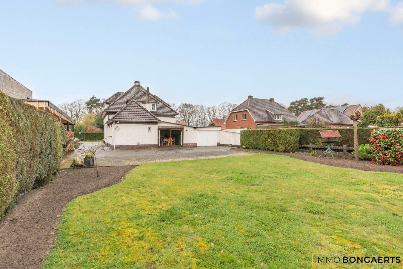 Ruime woning met tuin, garage en 3 slaapkamers in Oudsbergen . 