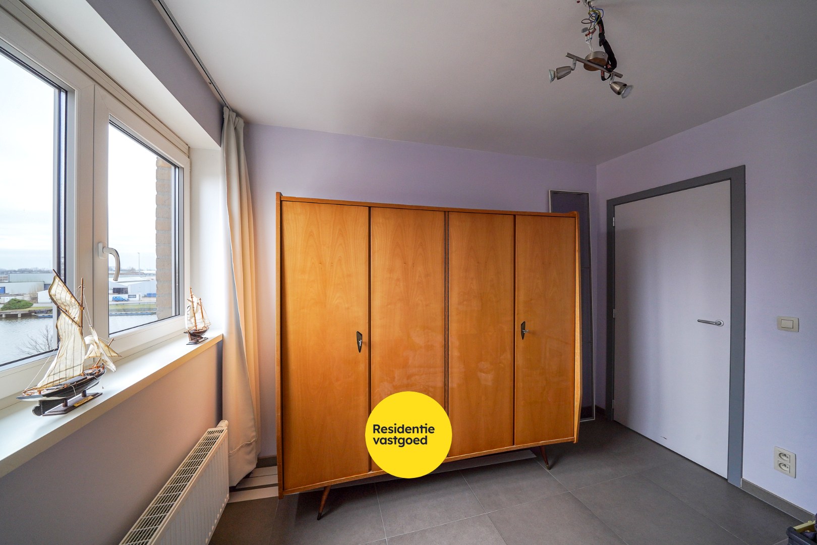 Instapklaar appartement met panoramisch zicht op het water. 