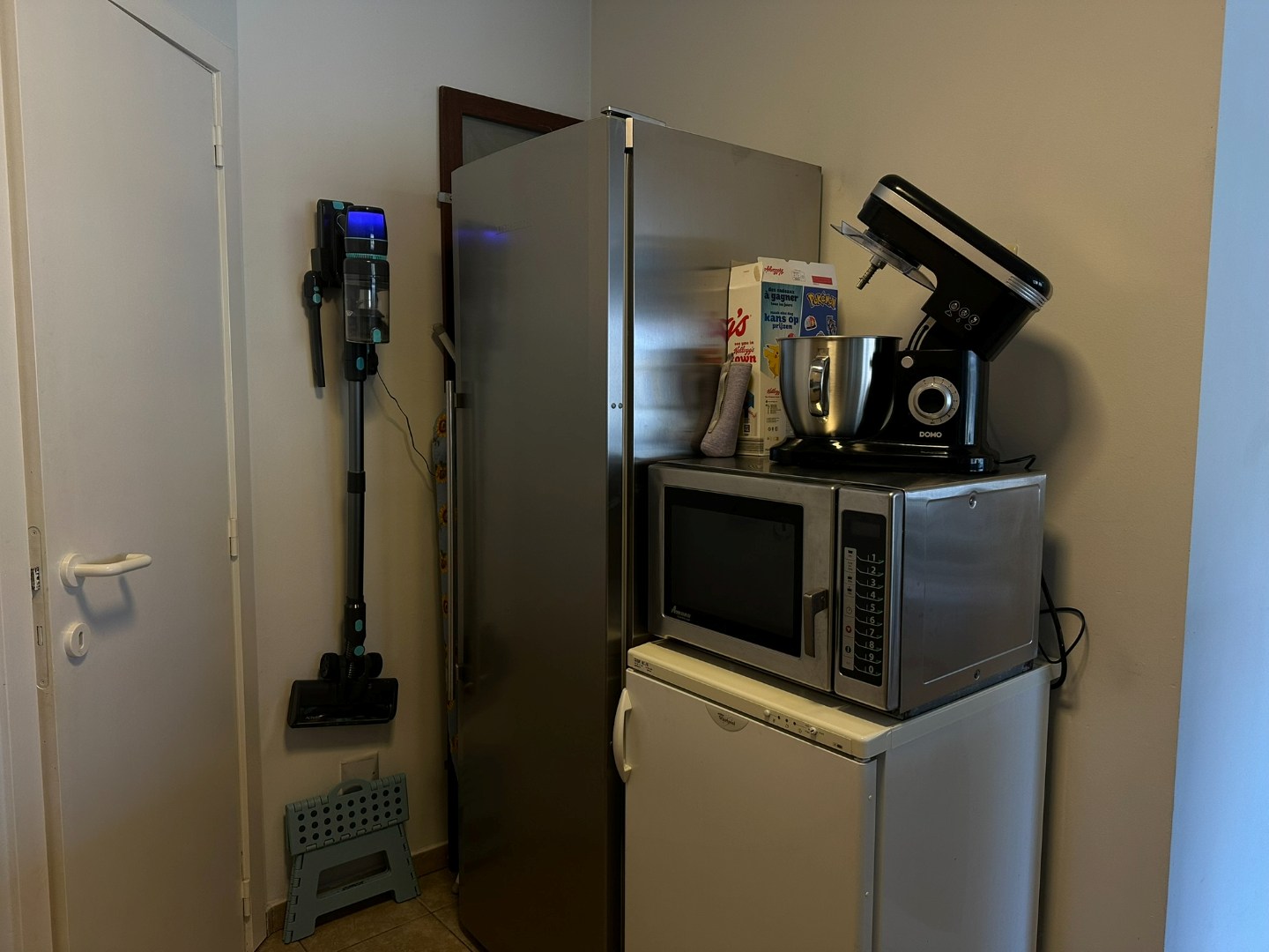 Gemeubeld appartement met twee slaapkamers en garage 