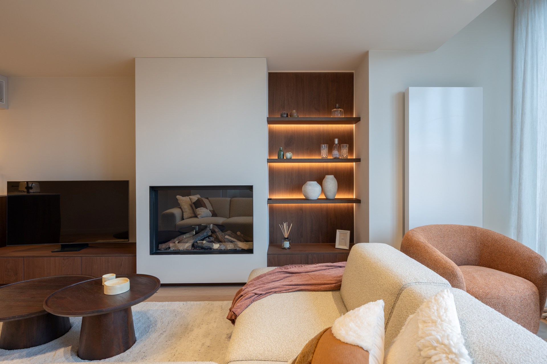 Appartement en duplex spacieux et rénové, orienté plein sud, situé dans un emplacement exceptionnel sur la Lippenslaan. 