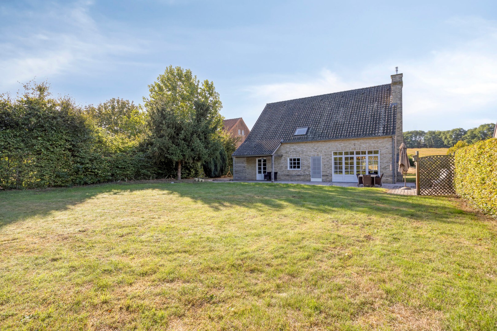 Villa met bureau,  5 slaapkamers, 2 badkamers en ruime tuin in Bierbeek! - EPC 172 kWh/m² - bewoonbare opp. 242 m² 
