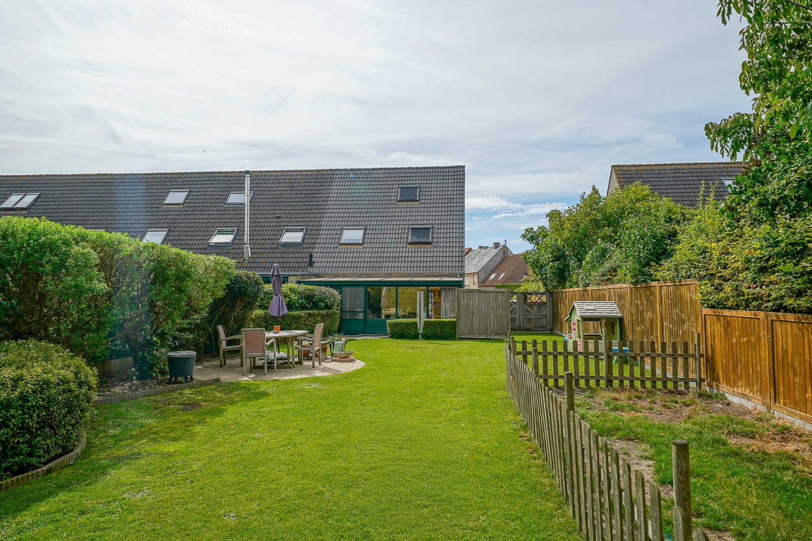 Ruime halfopen bebouwing vlak bij de Spuikom (Bredene) 