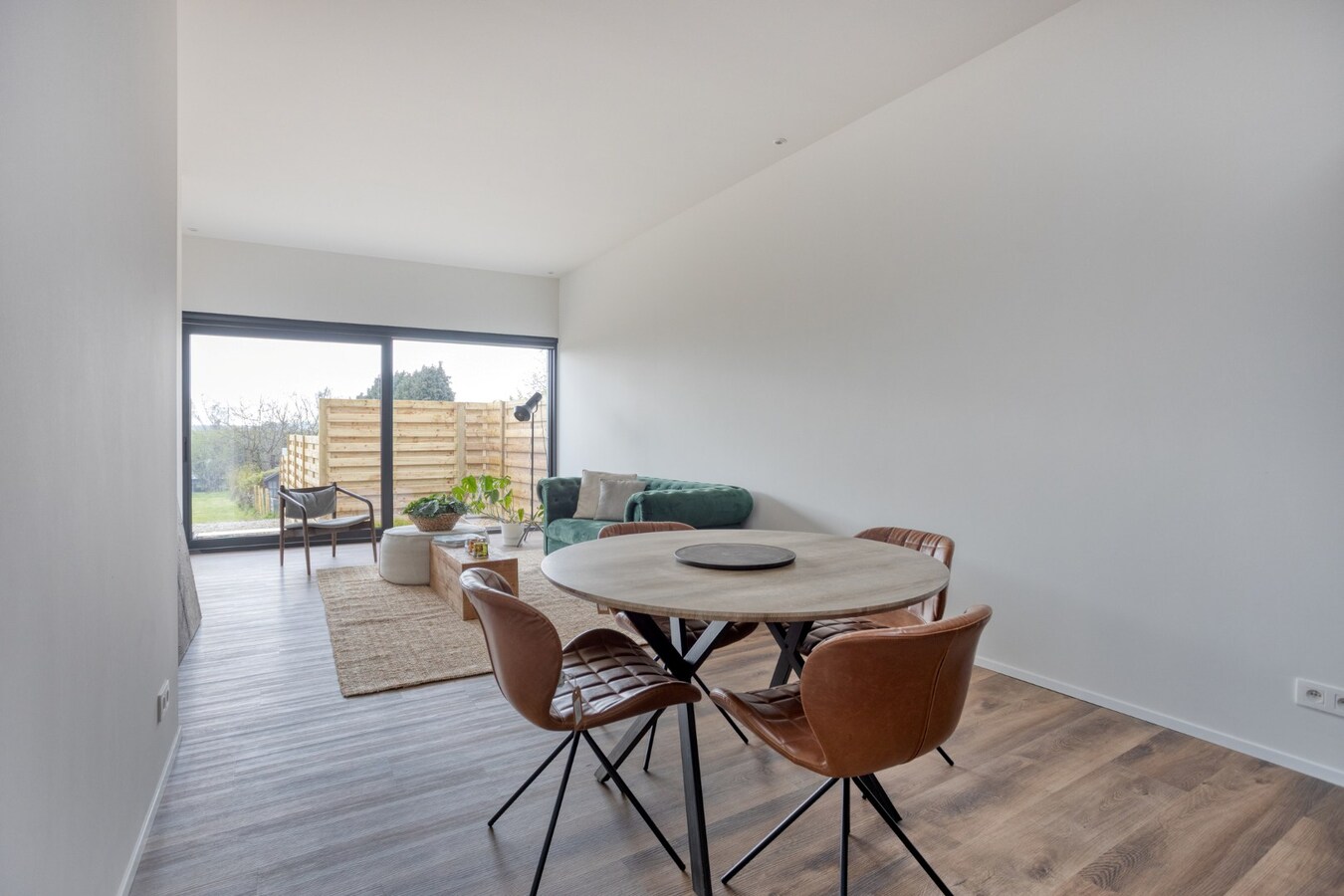 Prachtig volledig gerenoveerde woning met tuin en 3 slaapkamers in Tienen 