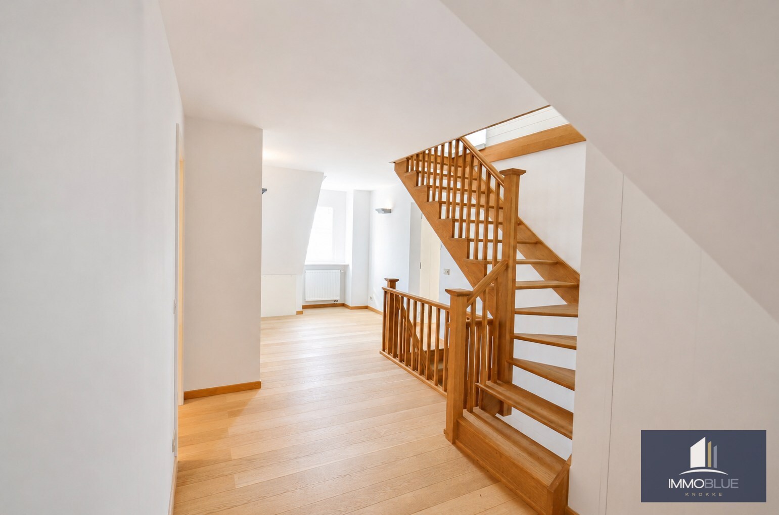 Tijdloze villa met uitzonderlijke vergezichten op een residentiële locatie. 