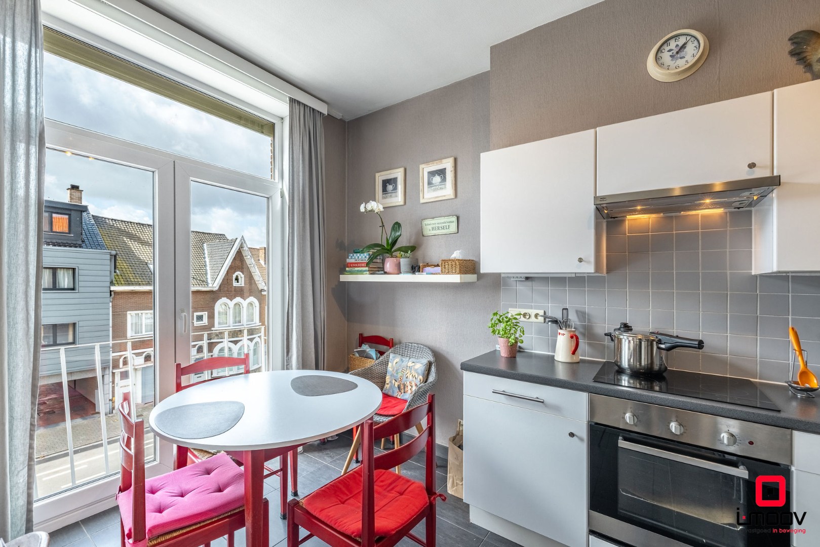 Lichtrijk tweeslaapkamer appartement met garage op groene en vlot bereikbare ligging Sint-Amandsberg 