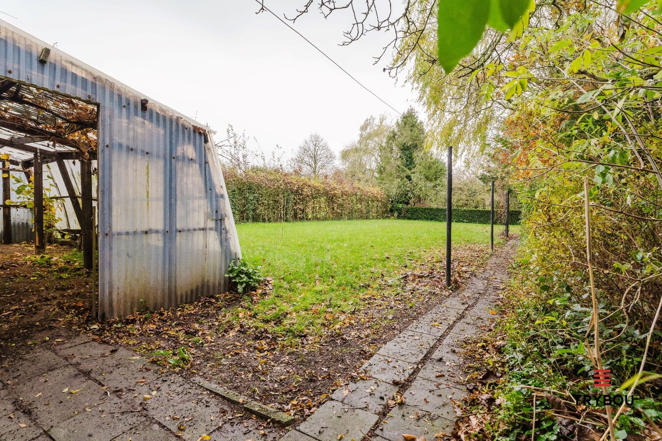 Alleenstaande woning op een ruim perceel van 2270 m² met rustige ligging te Langemark 