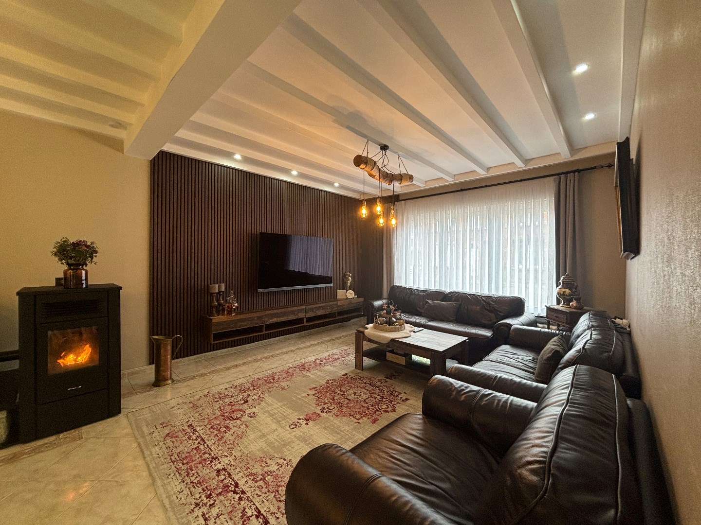 Instapklare en ruime gezinswoning met 4 slaapkamers in hartje Heppen 