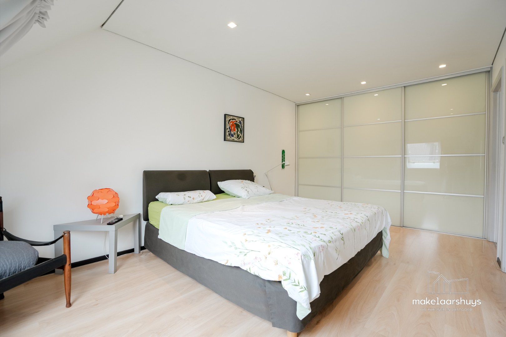 Goed onderhouden bel-etage met lift (regio Planet Group Arena) 
