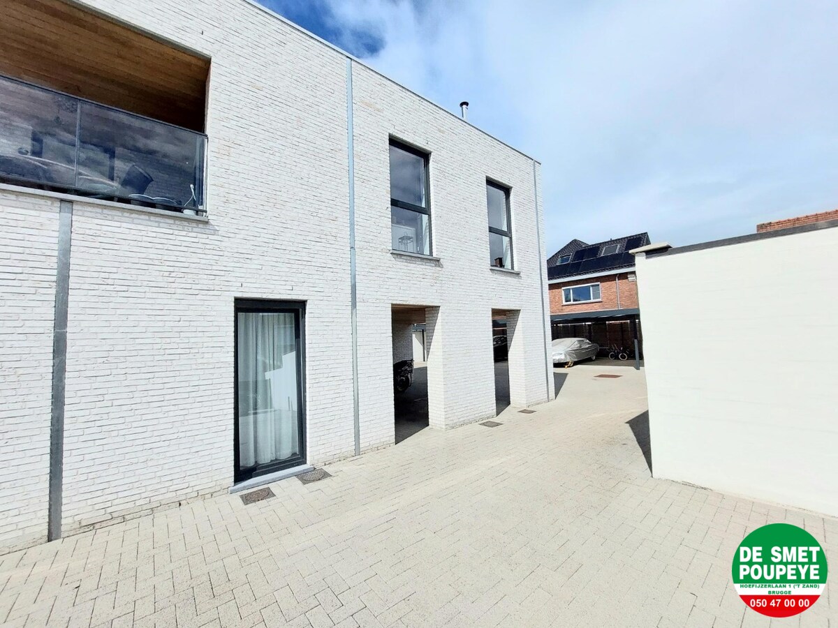 Overdekte autostaanplaats 