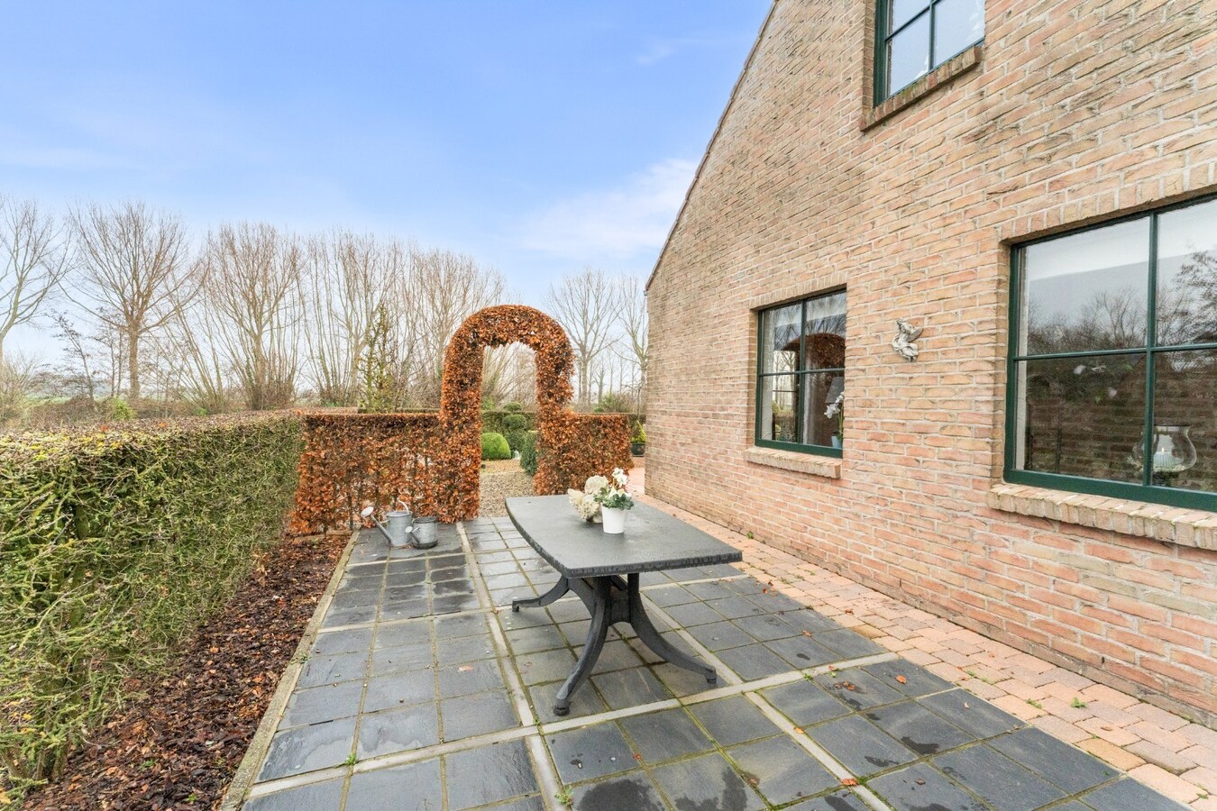 Charmante villa met open zicht in doodlopende straat te Sijsele 