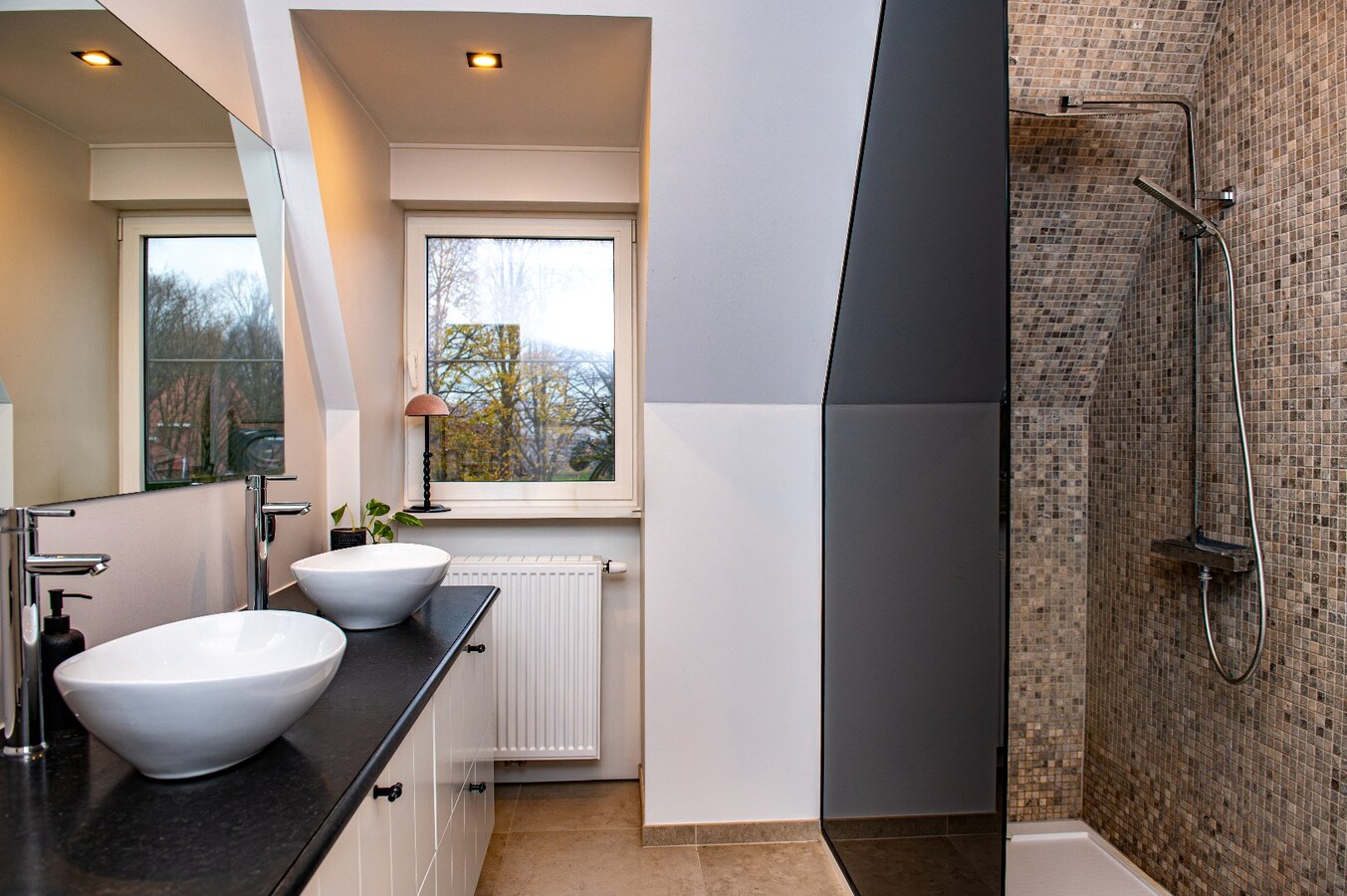 Prachtige landelijke villa met zwemvijver en paardenfaciliteiten 13.459m² 