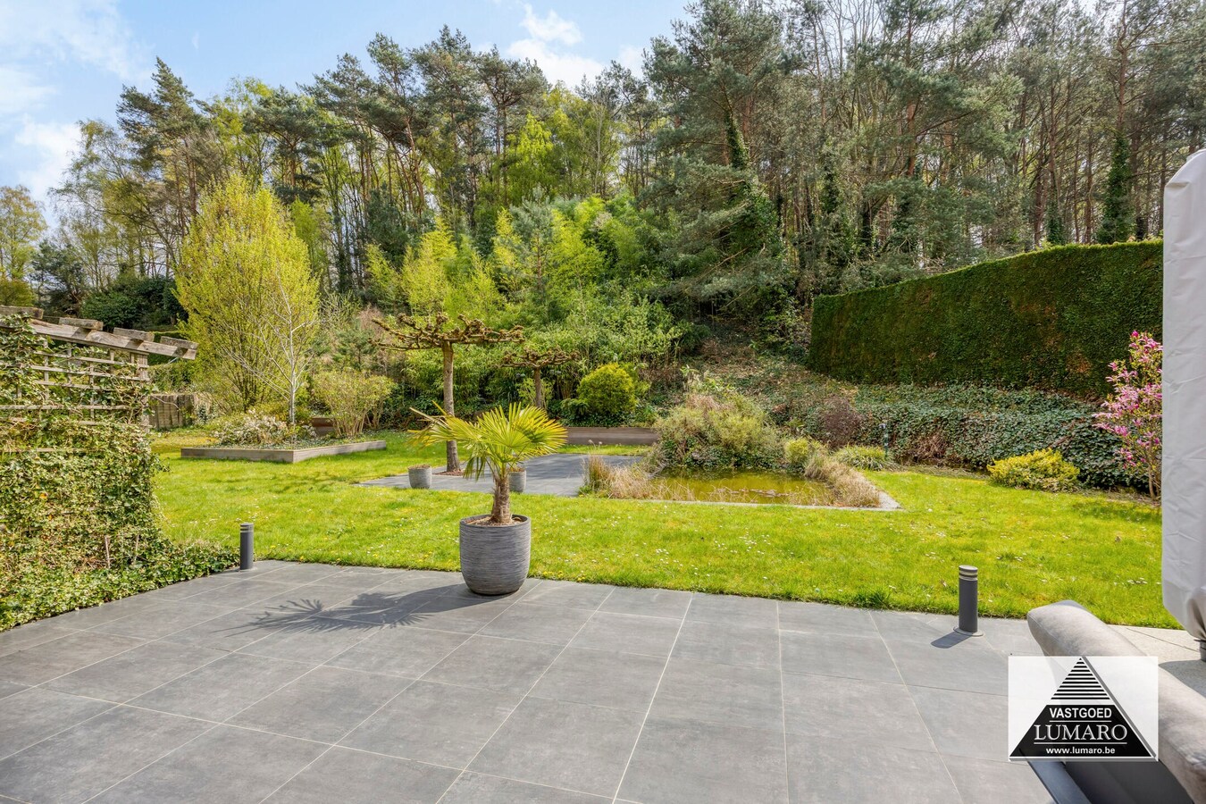 Vrijstaand landhuis op 2.942m². Instapklaar. Energielabel B. 