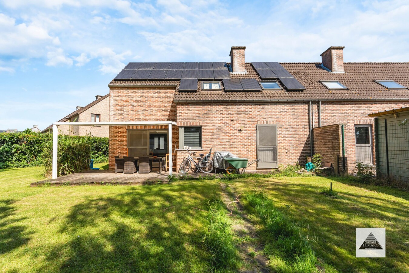 Gezinswoning met 4 slaapkamers, gelegen aan de Winterdijk, natuurgebied Maaswinkel. 
