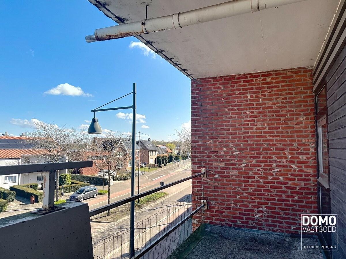 APPARTEMENT MET TERRAS IN HET CENTRUM VAN KERMT 