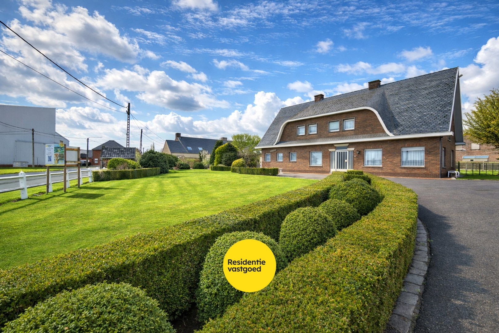 Statige woning met ruime loodsen in Kortemark! 