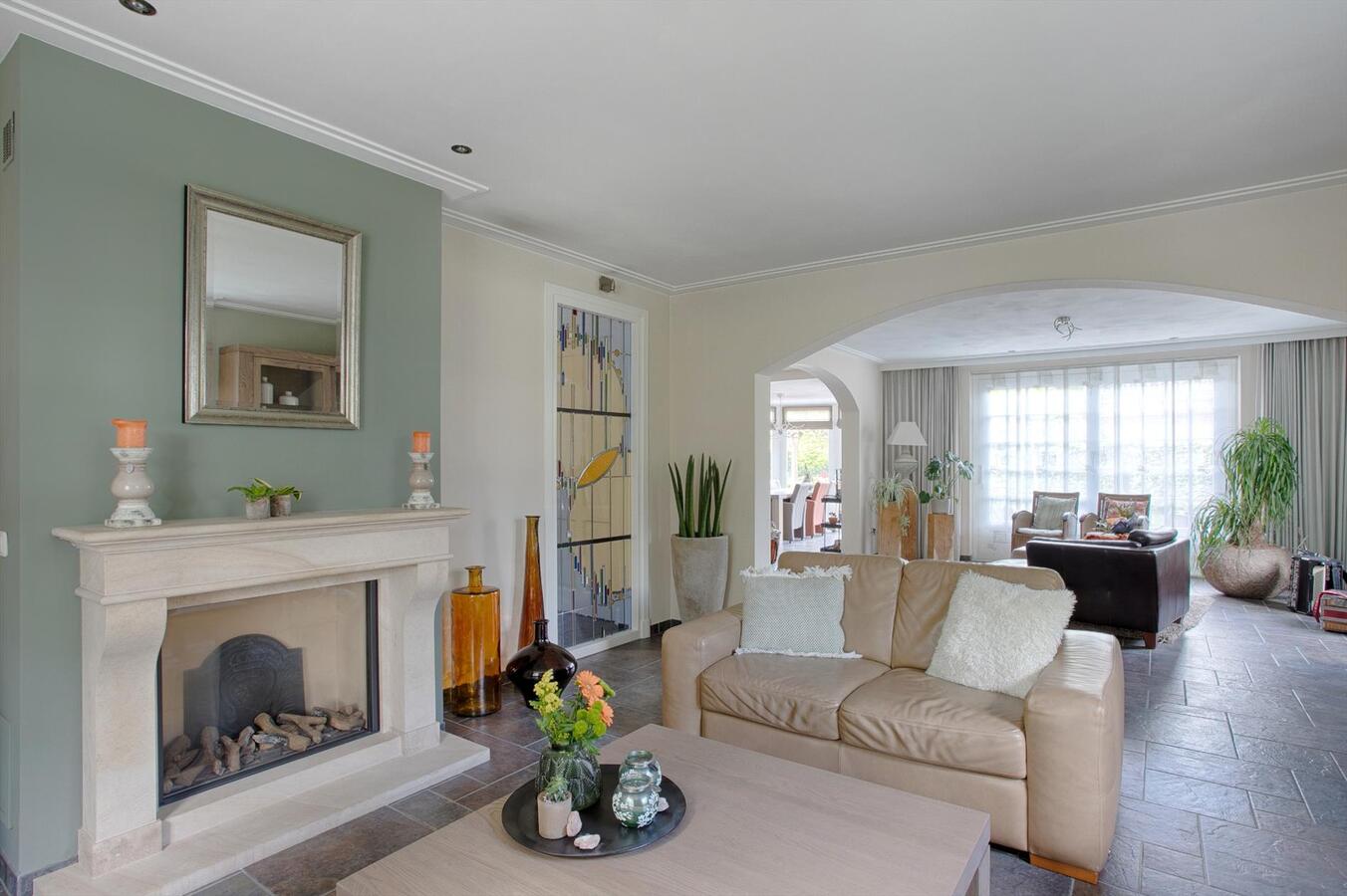 Luxe afgewerkt landhuis met gastenverblijf op een mooie locatie nabij het centrum van Hulsel gelegen op een perceel van 1264 M². 