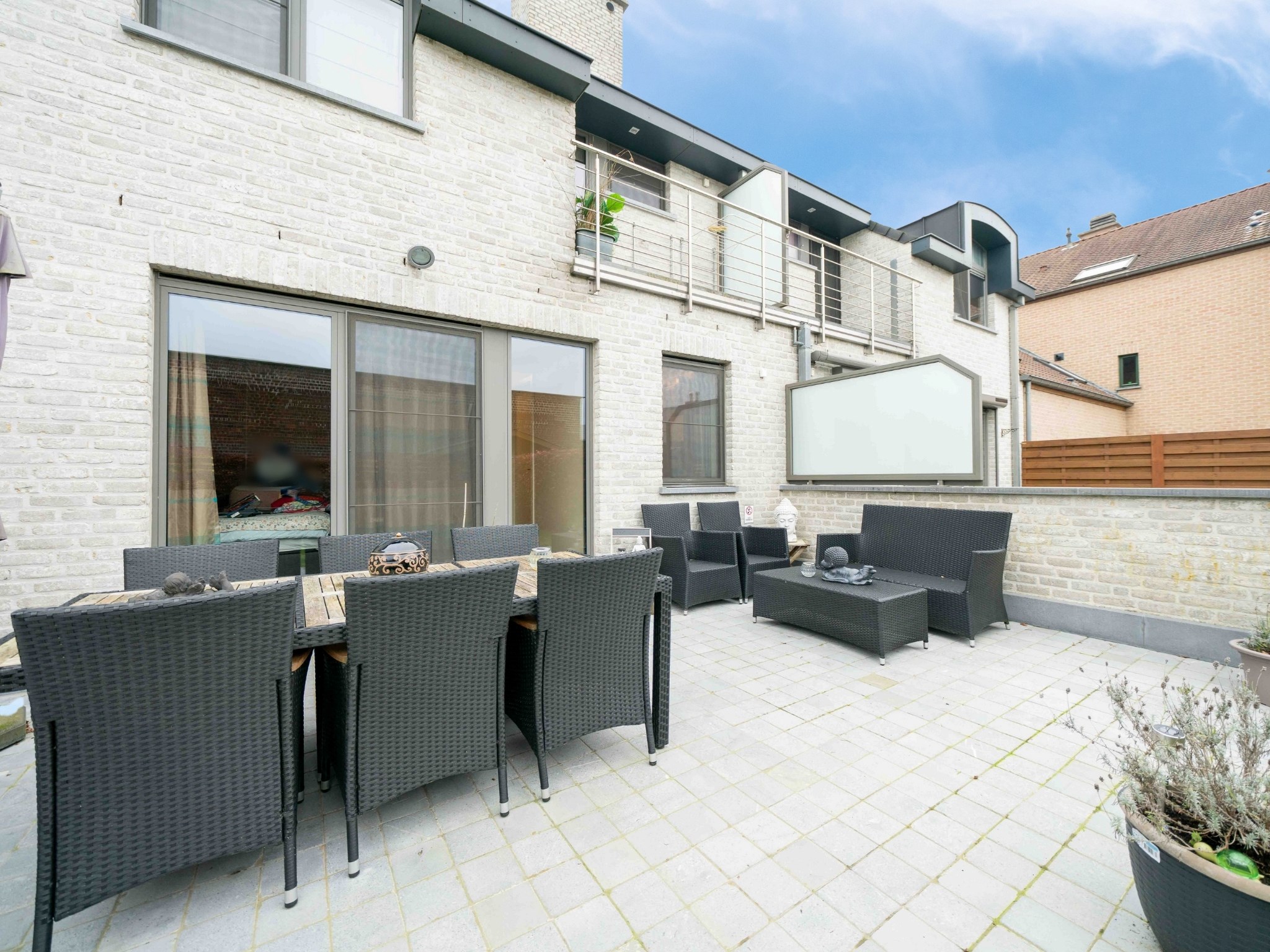 2-kamer appartement met tuin en autostaanplaats 