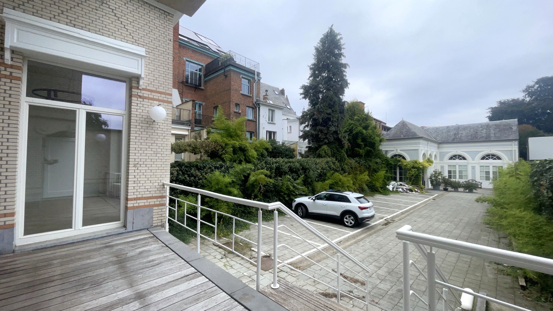 Exclusief kantoorgebouw te huur dichtbij de Leien in Antwerpen