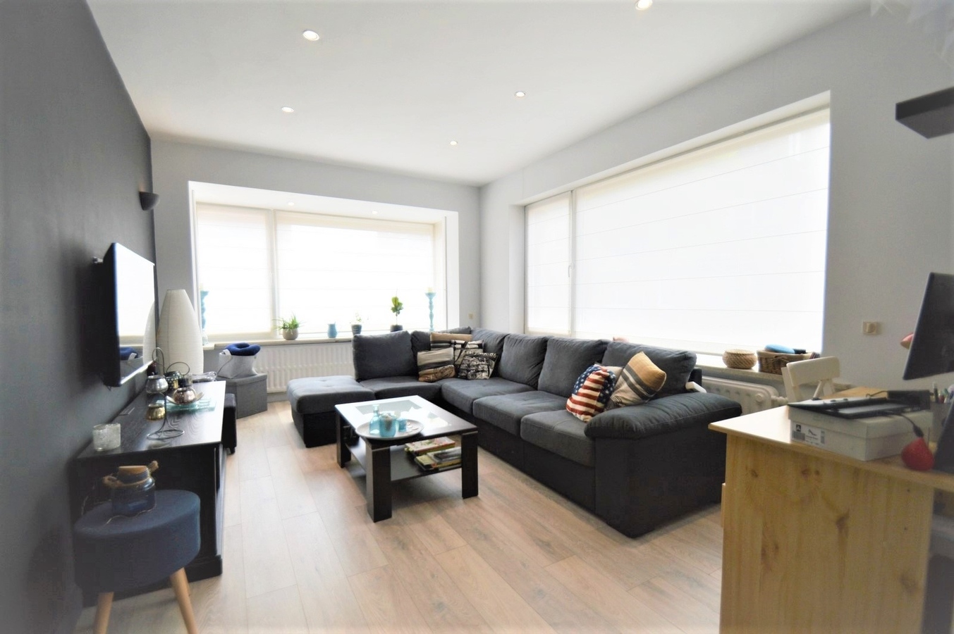 Zonnig, gerenoveerd hoekappartement met uitweg - Heist 