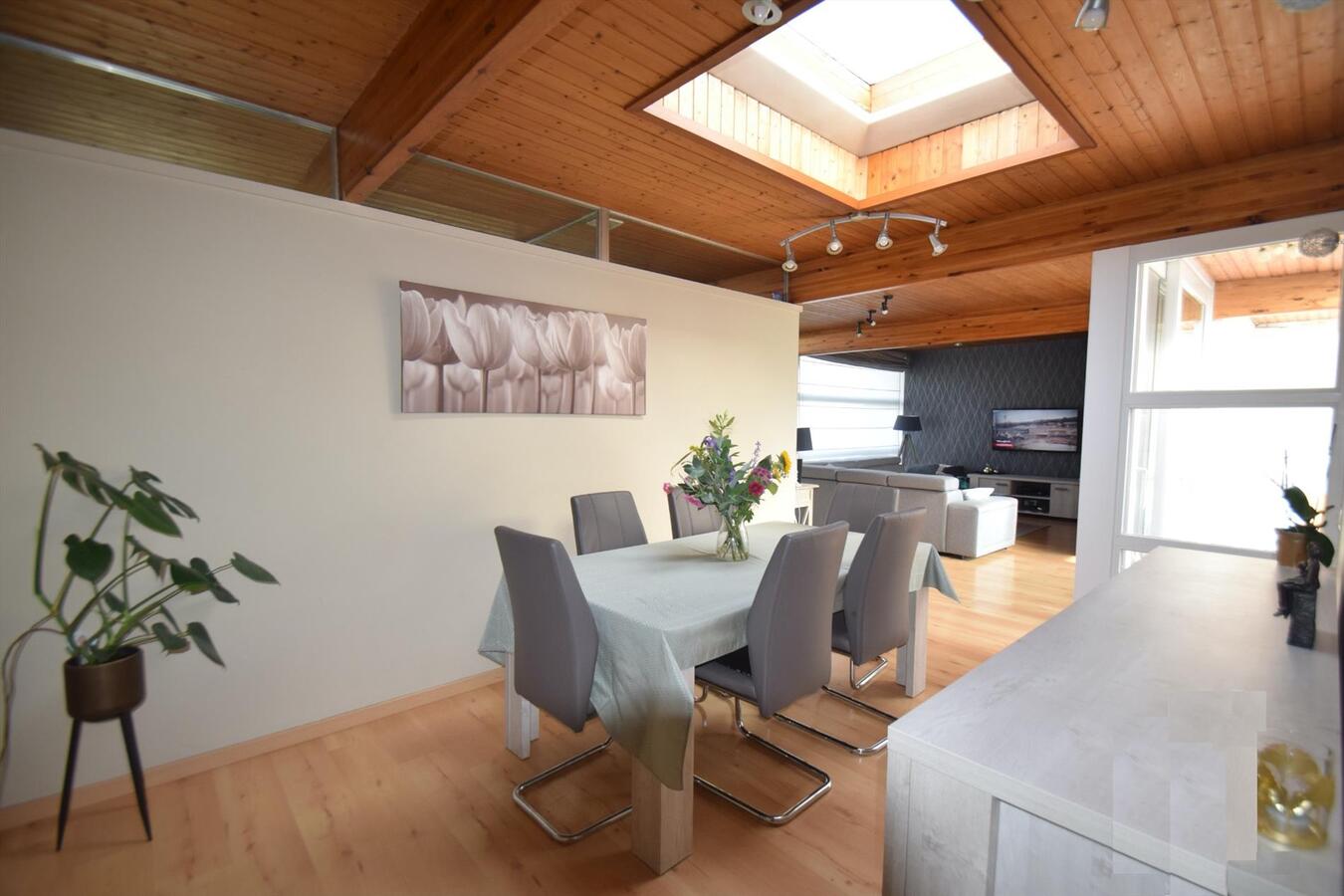 Bijzonder rustig doch goed bereikbare bungalow op 587 m² grond, gelegen tussen kleine en grote ring 