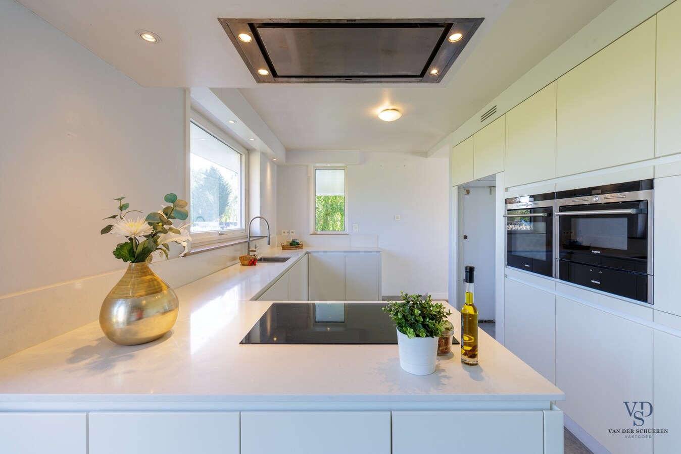 Tijdloze villa met zicht op groen. 
