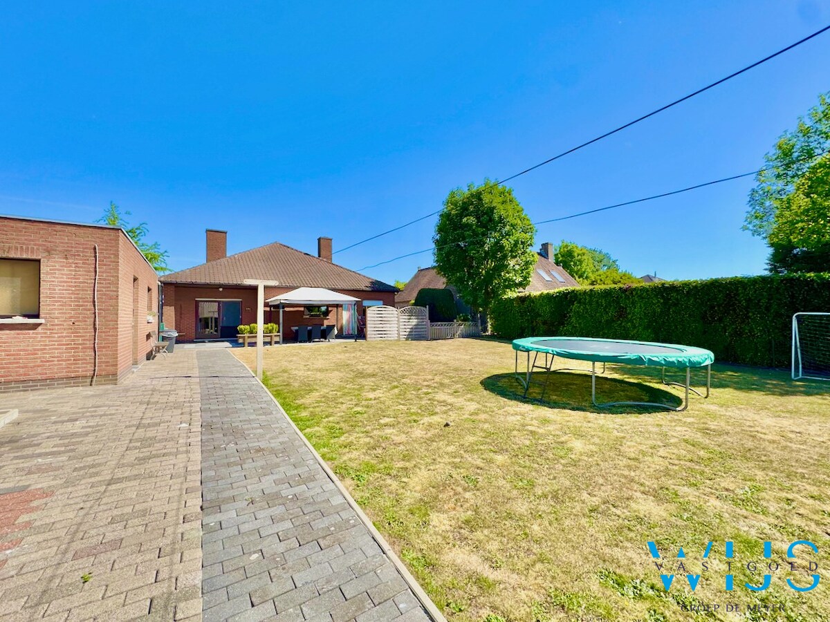 Woonhuis op 1000m² in hartje Ertvelde ! 