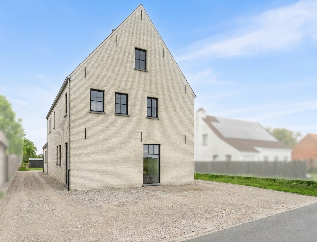 Alleenstaande woning met 5 slaapkamers te Zarren 