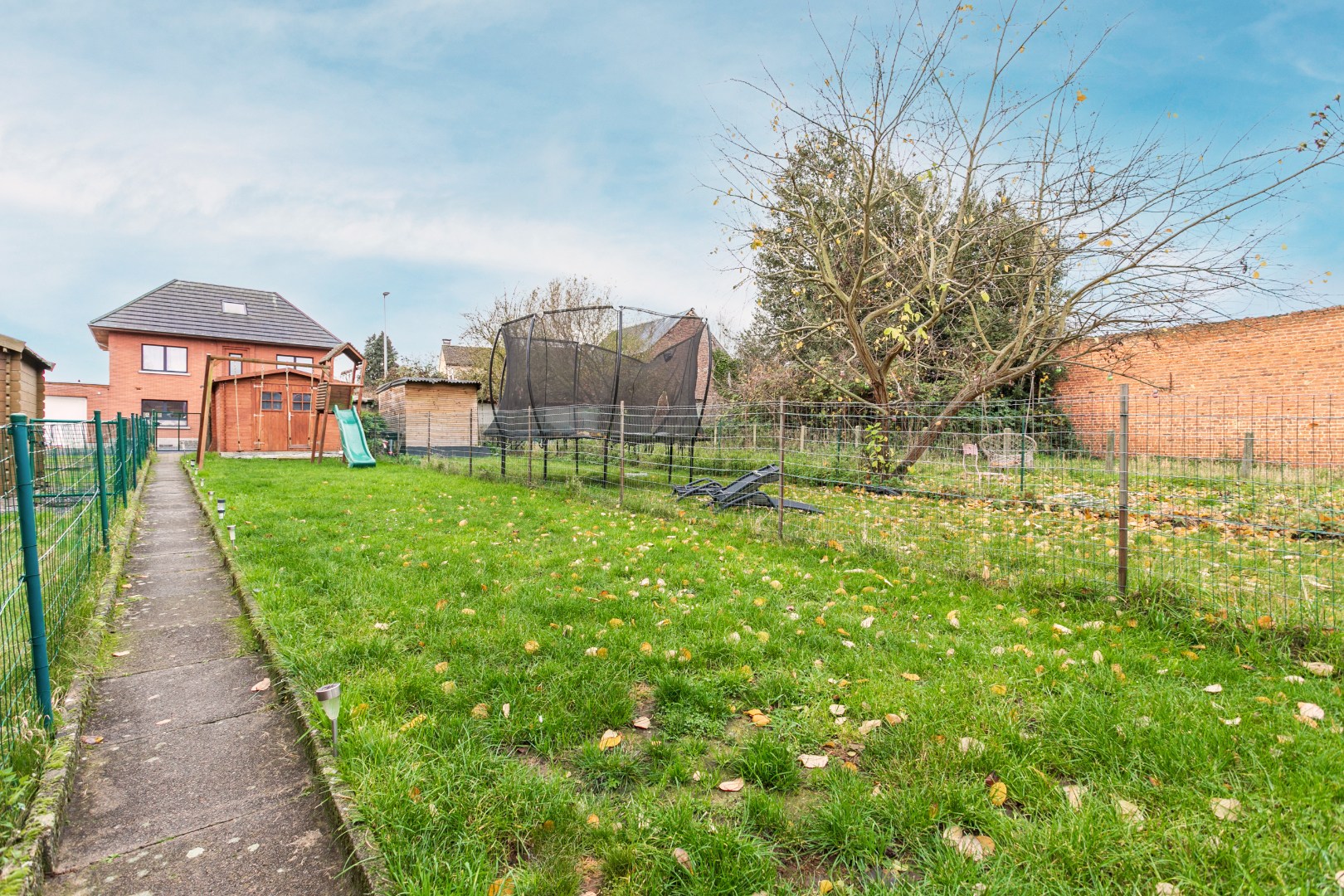 Instapklare woning met 3 slaapkamers, veranda en garagebox in Lembeek 