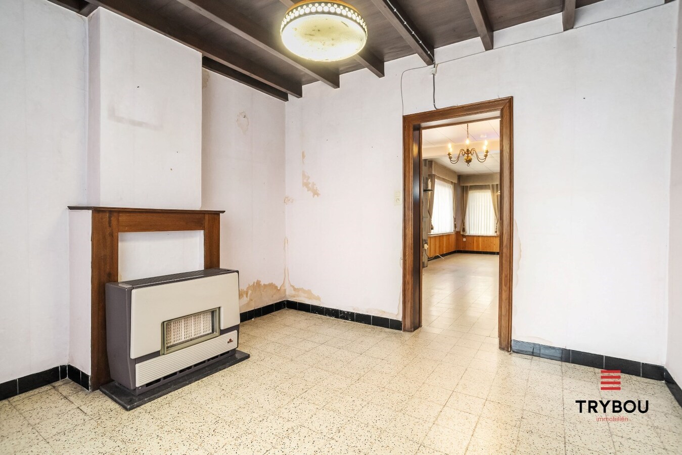 Zongerichte, te renoveren woning op ruim perceel van 618m² 