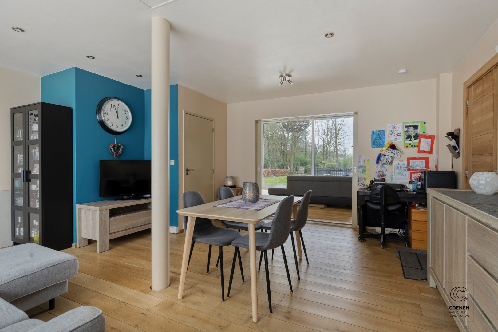 Lichtrijke en ruime villa van 338 m² met ingebouwd zwembad en tal van mogelijkheden voor co-housing of kangoeroewonen! 