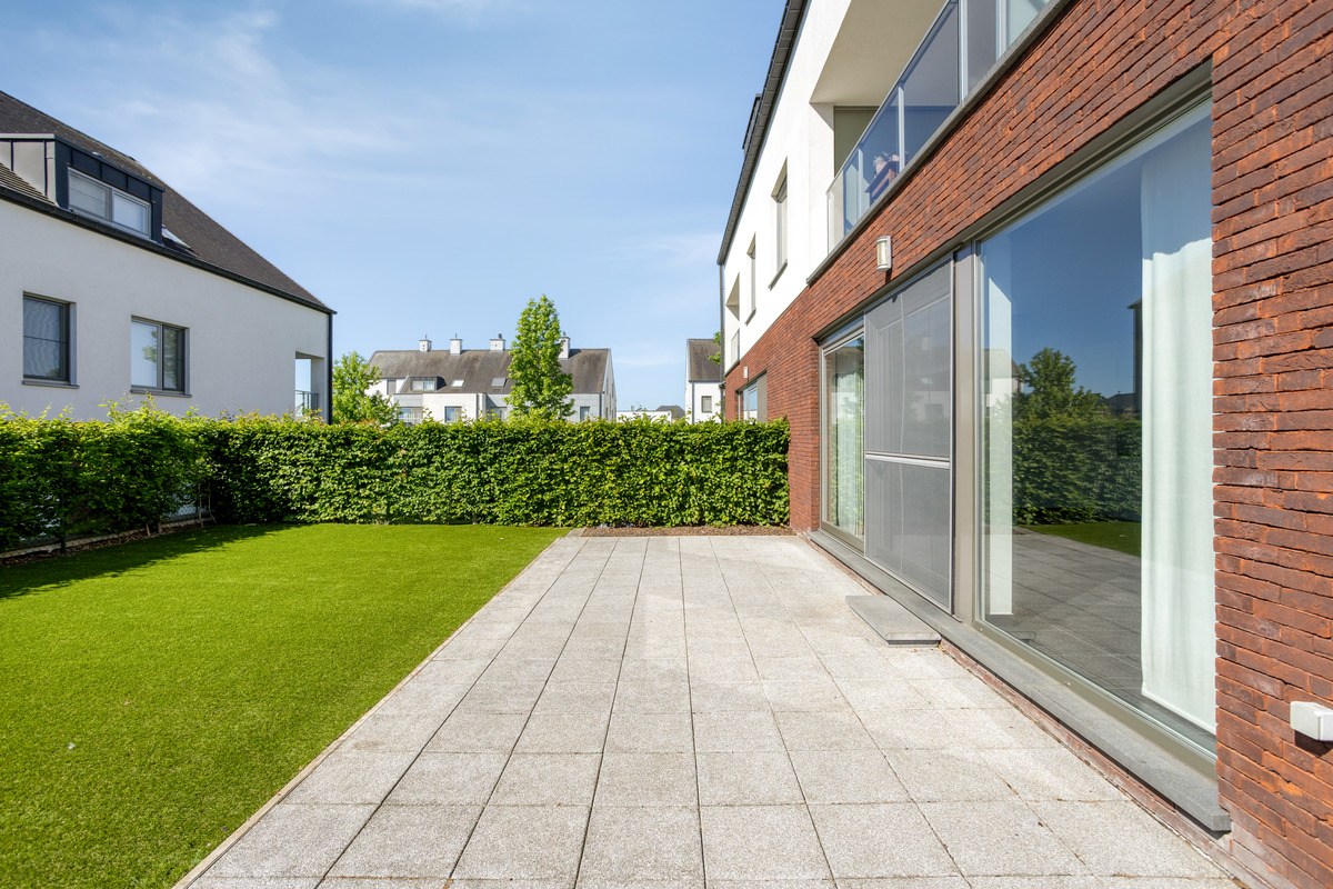 Instapklaar gelijkvloers appartement met groot terras, tuin en garagebox in Kumtich - EPC 104 KWH/m² 