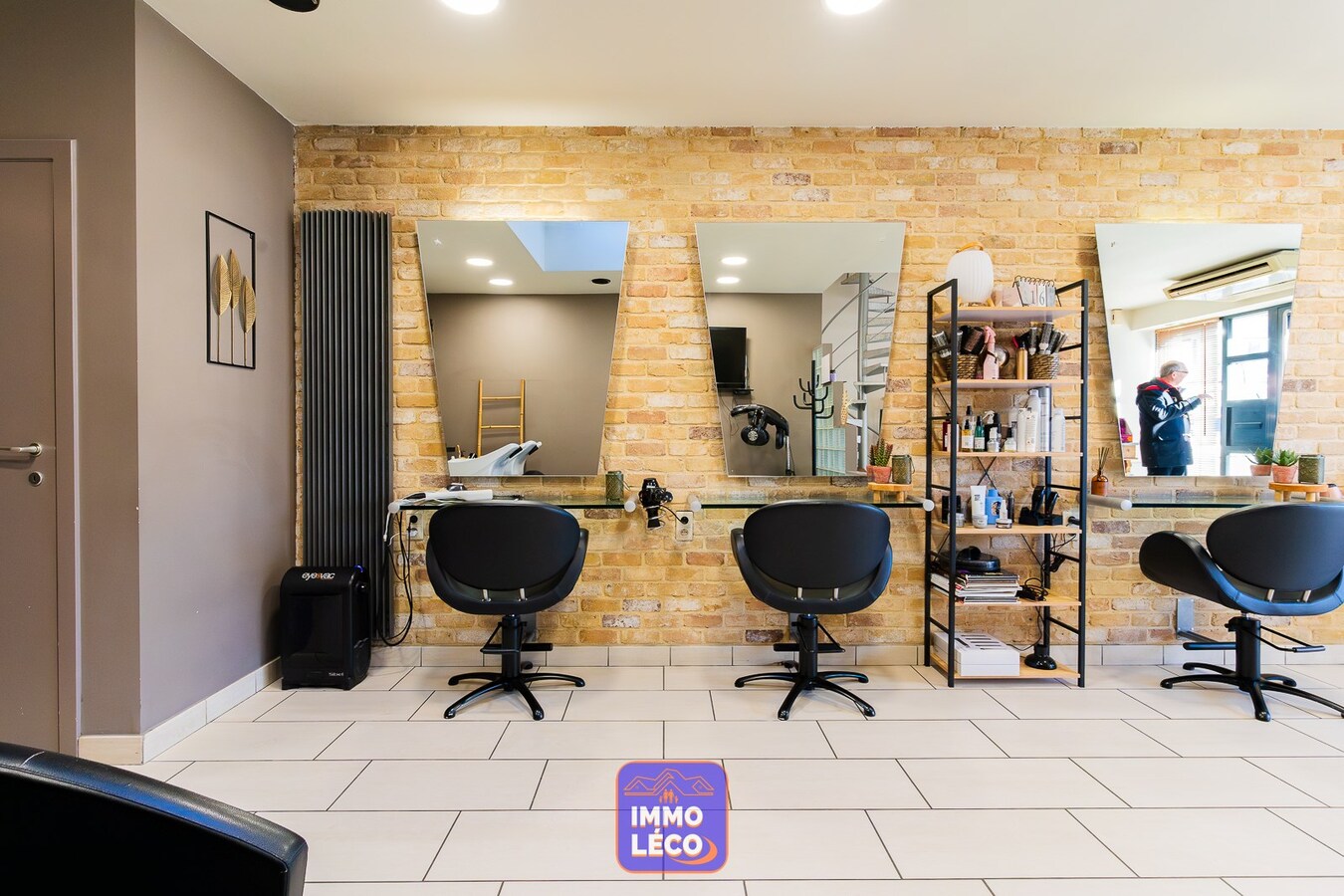 Commerce en plein cœur du village de Dottignies ! Idéal investisseurs !! 