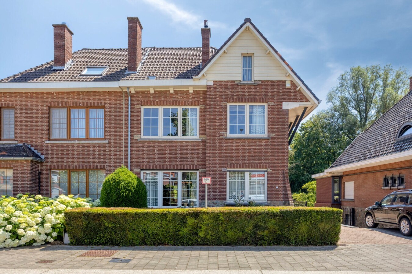 Karaktervolle halfopen villa met prachtige tuin op toplocatie in Tienen 