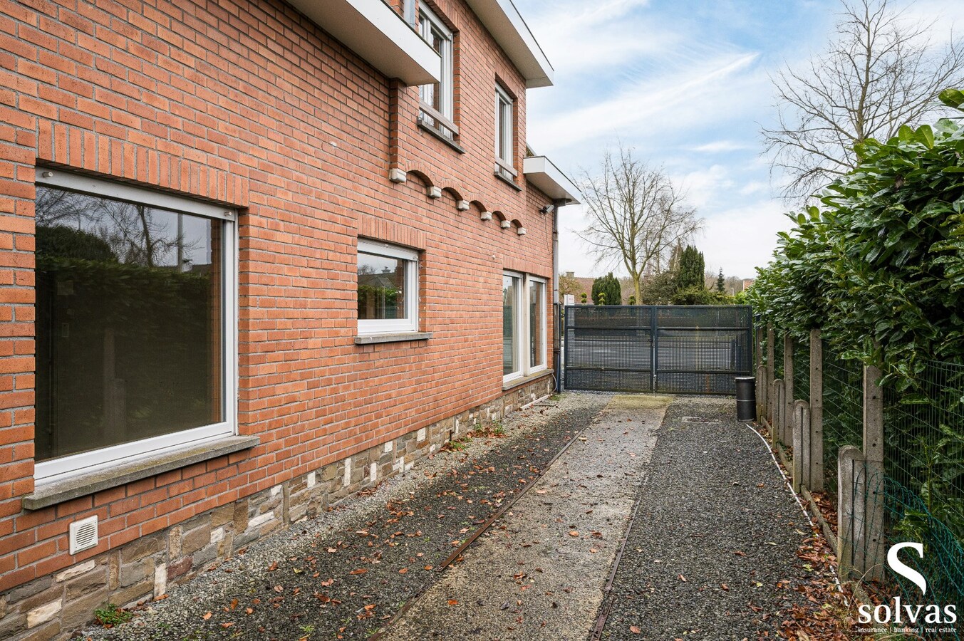 Handelswoning aan de N9 te Lovendegem! 